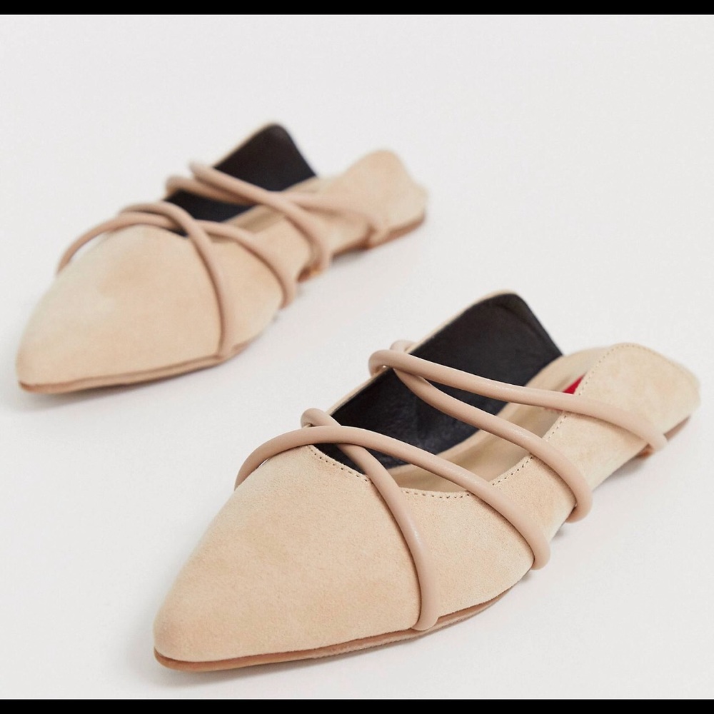 NEVER WORN London Rebel Beige Flats